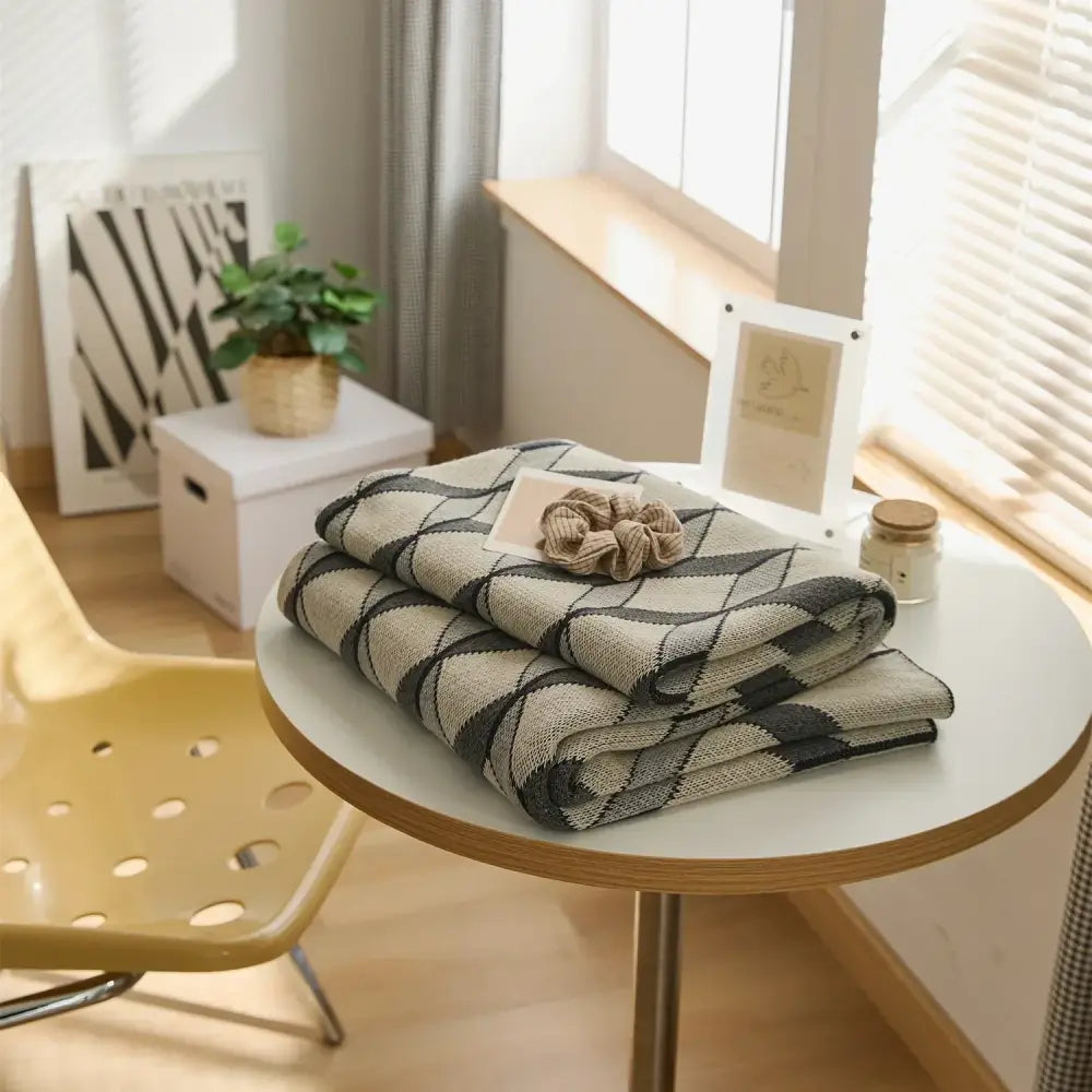 DecorBites™ 3D Cube Cotton Knitted Plaid Blanket - Soft and Cozy Nordic Bedspread