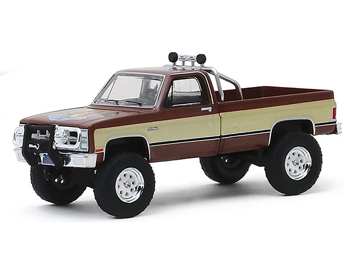 1982 GMC K-2500 Pickup Truck Brown Metallic with Gold Stripes "Fall Guy Stuntman Association" "The Fall Guy" (1981-1986) TV Series "Hollywood Series" Release 26 1/64 Diecast Model Car by Greenlight