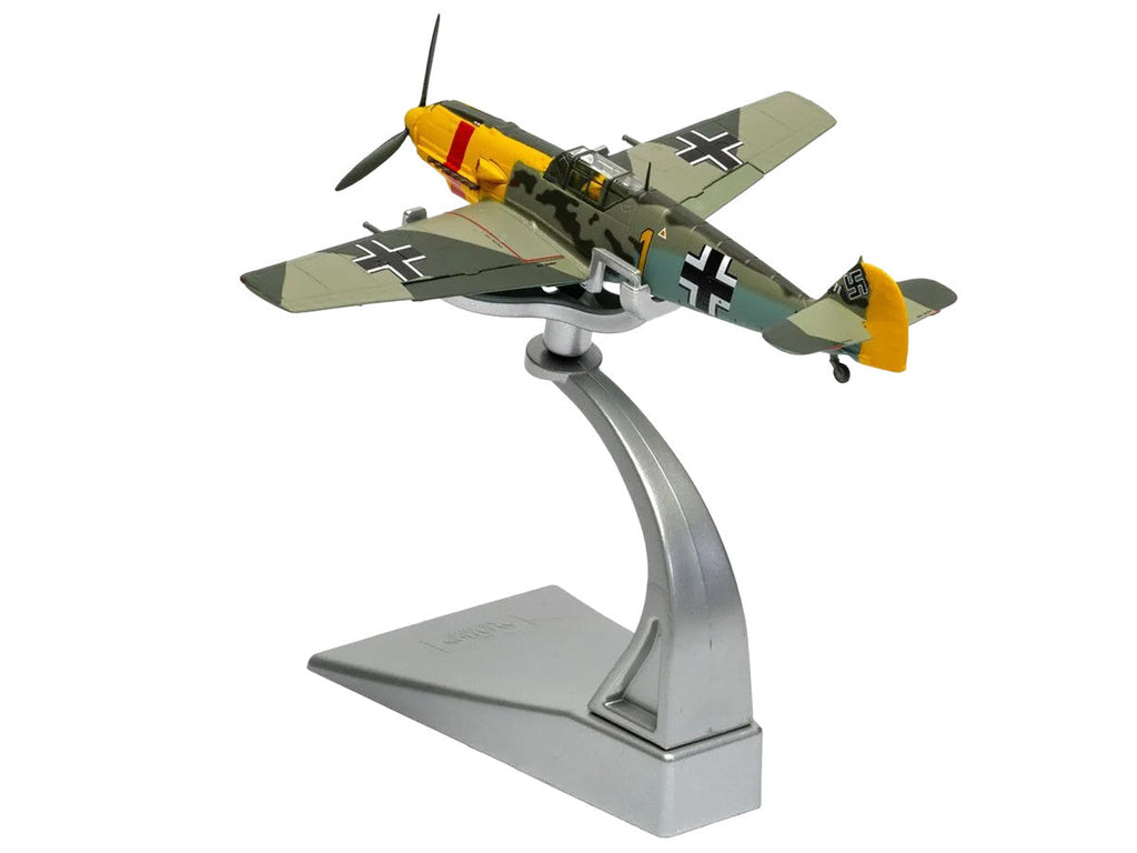 Messerschmitt Bf 109E-4/B Jabo Fighter-Bomber Aircraft "Oberleutnant Walter Rupp 3./JG53 RAF Manston Battle of Britain" (1940) German Luftwaffe "The Aviation Archive" Series 1/72 Diecast Model by Corgi