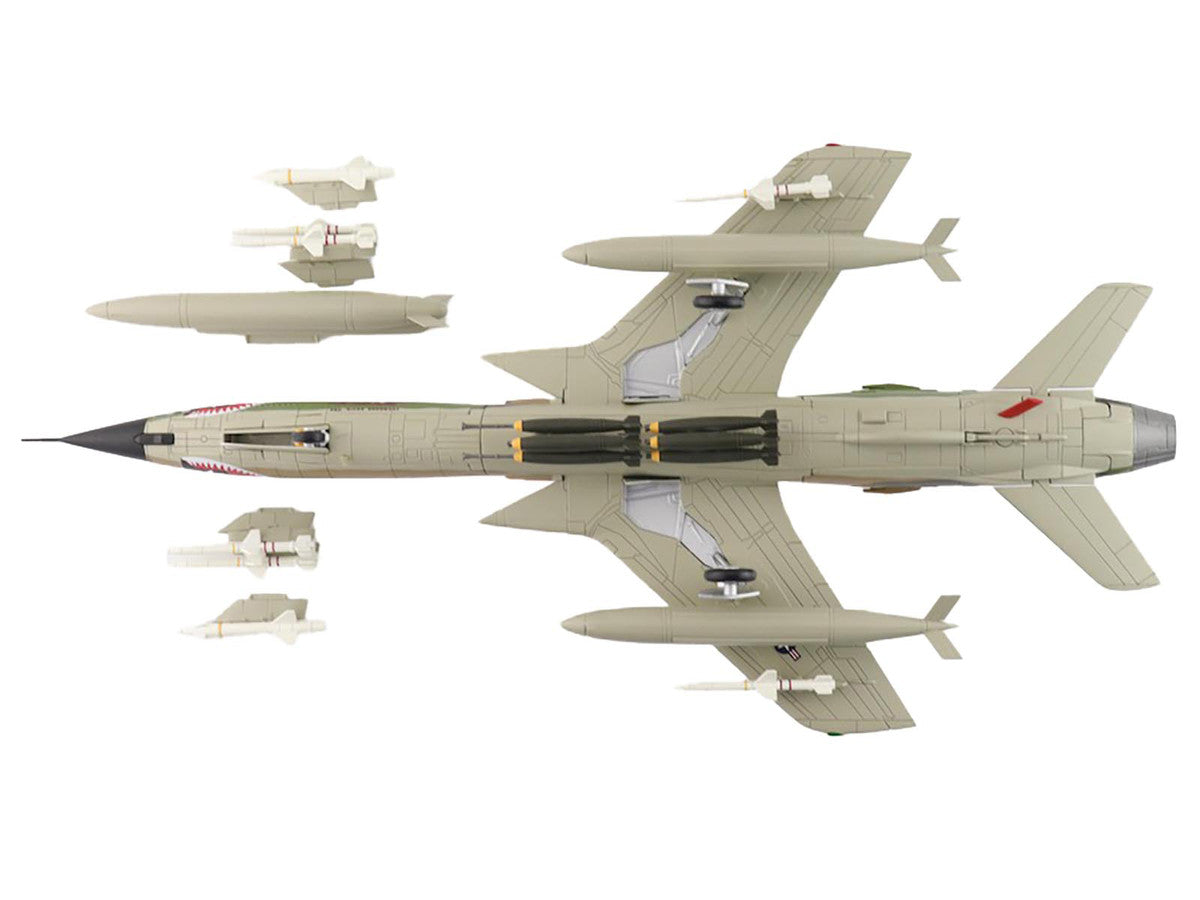 Republic F-105F Thunderchief Fighter-Bomber Aircraft "63-8331 Red River Showboat 354th Tactical Fighter Squadron 355th Tactical Fighter Wing Takhli Royal Thai AFB" United States Air Force "Air Power Series" 1/72 Diecast Model by Hobby Master