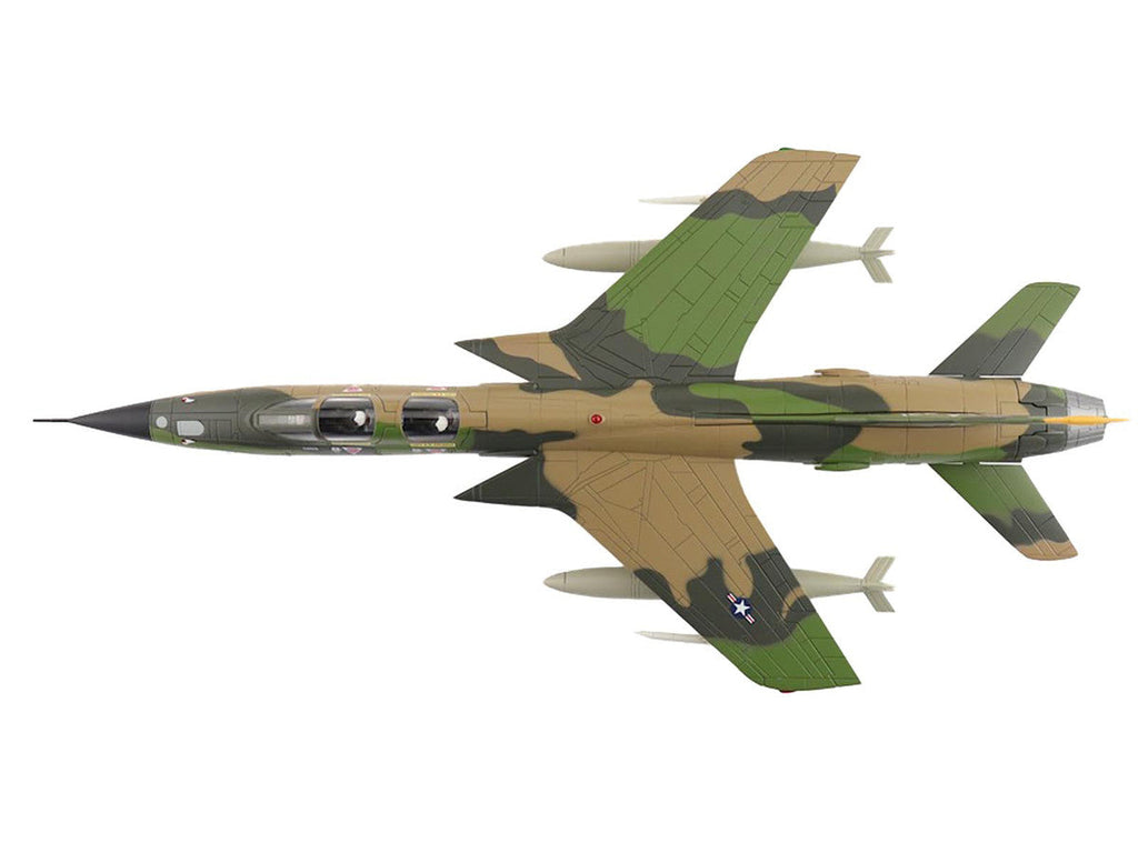 Republic F-105F Thunderchief Fighter-Bomber Aircraft "63-8331 Red River Showboat 354th Tactical Fighter Squadron 355th Tactical Fighter Wing Takhli Royal Thai AFB" United States Air Force "Air Power Series" 1/72 Diecast Model by Hobby Master