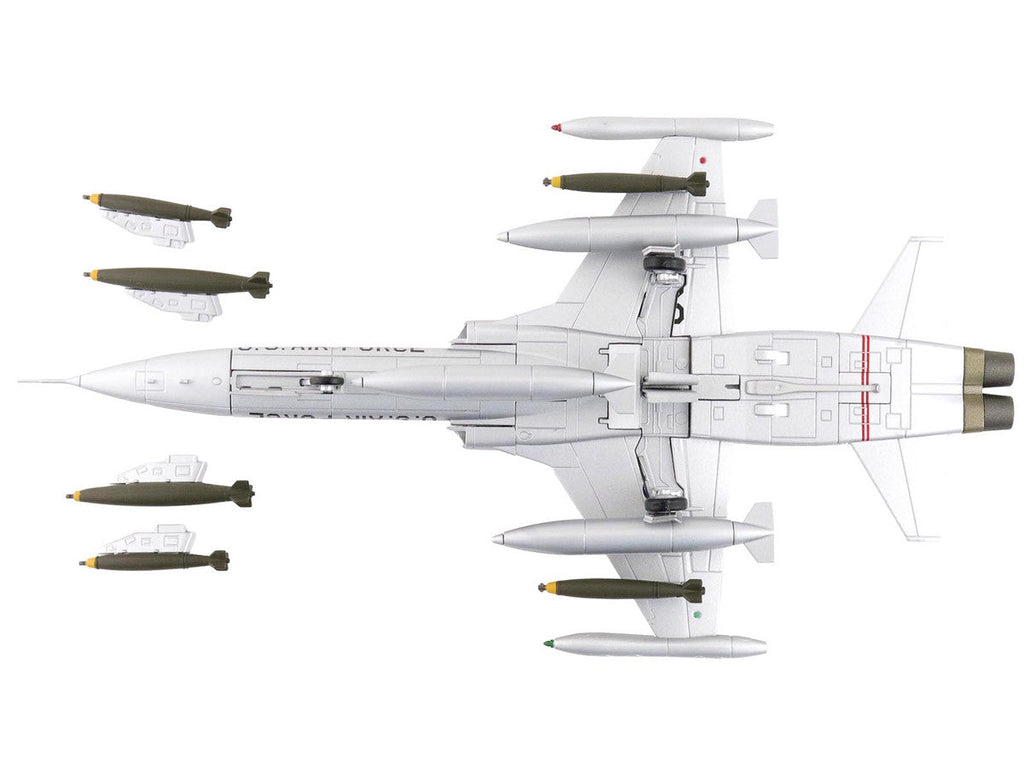 Northrop F-5A Freedom Fighter Aircraft "38381" (1960s) United States Air Force "Air Power Series" 1/72 Diecast Model by Hobby Master