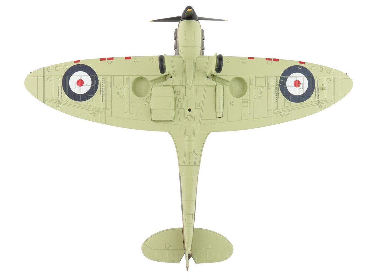 Supermarine Spitfire Mk.1a Fighter Aircraft "X4009 Flight Lieutenant P.C. Hughes" (1940) British Royal Air Force "Air Power Series" 1/48 Diecast Model by Hobby Master
