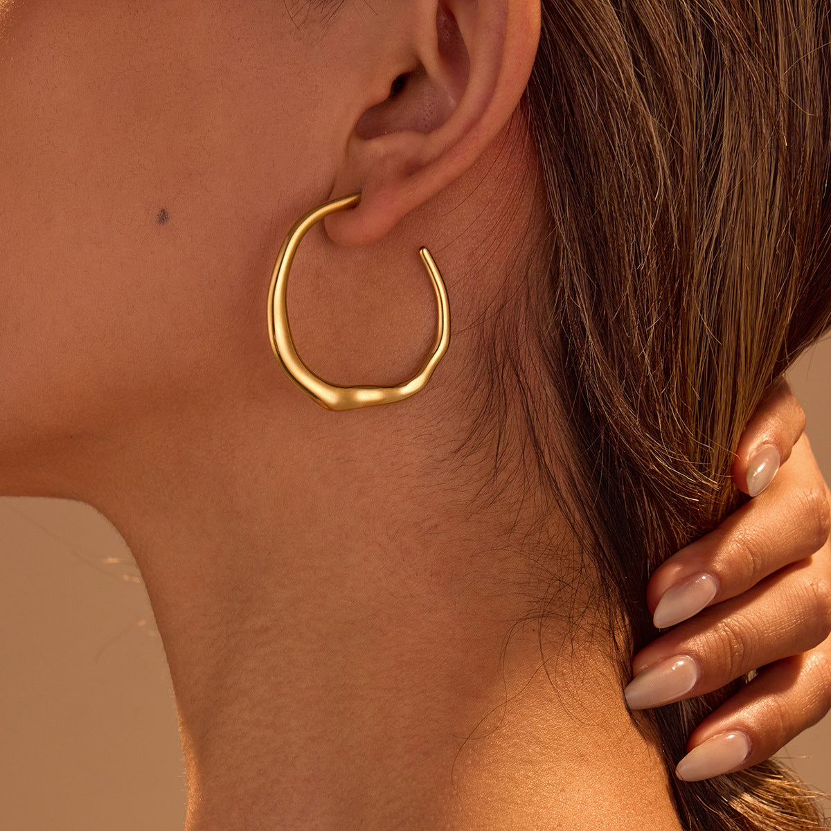 Sexy High Grade C Ring Earrings Stainless Steel 18K Gold Plating Personalized Cold Light Luxury Earrings