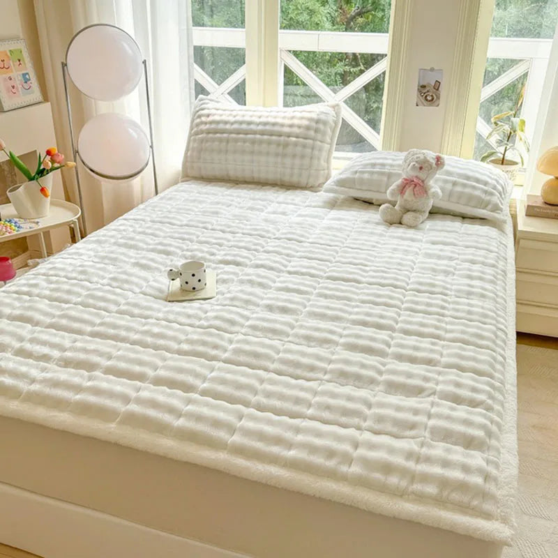 DecorBites™ Cozy Faux Rabbit Fur Quilted Mattress: Super Soft Warm Tatami Mat for Home