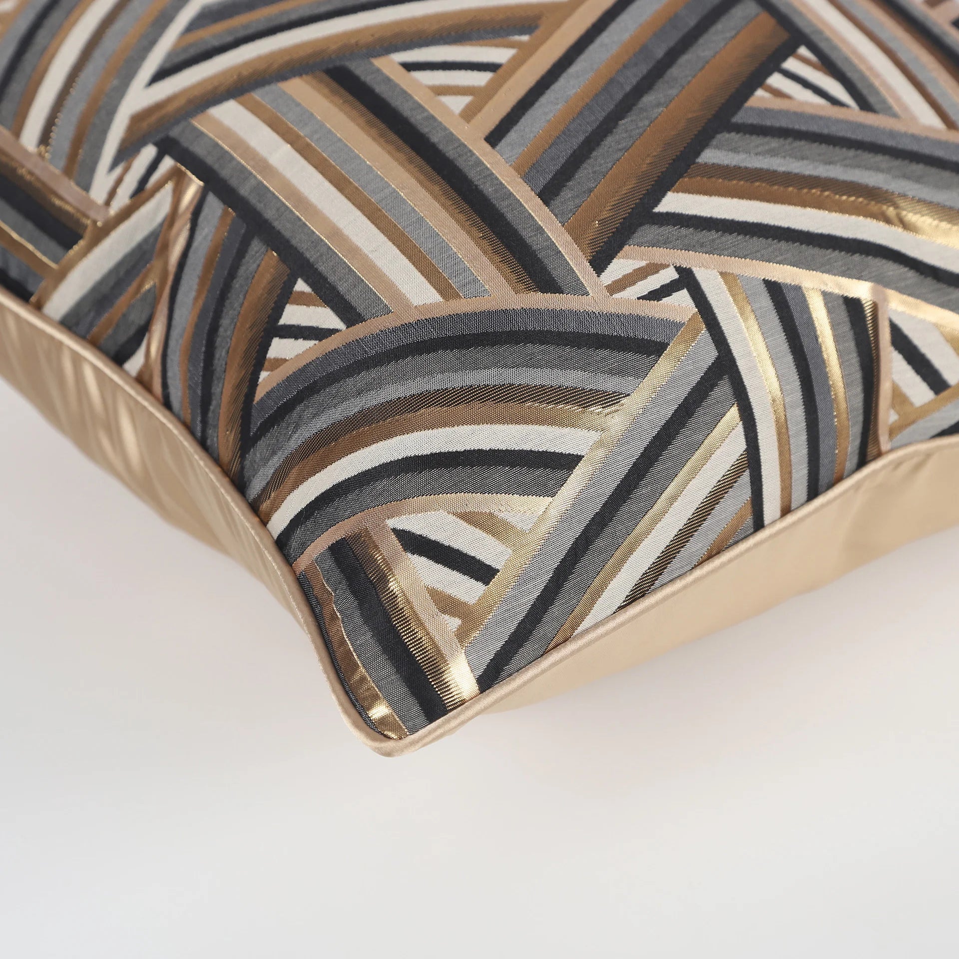 DecorBites™ Jacquard High-end Cushion Cover 45x45cm Black Gold Decorative Pillowcase