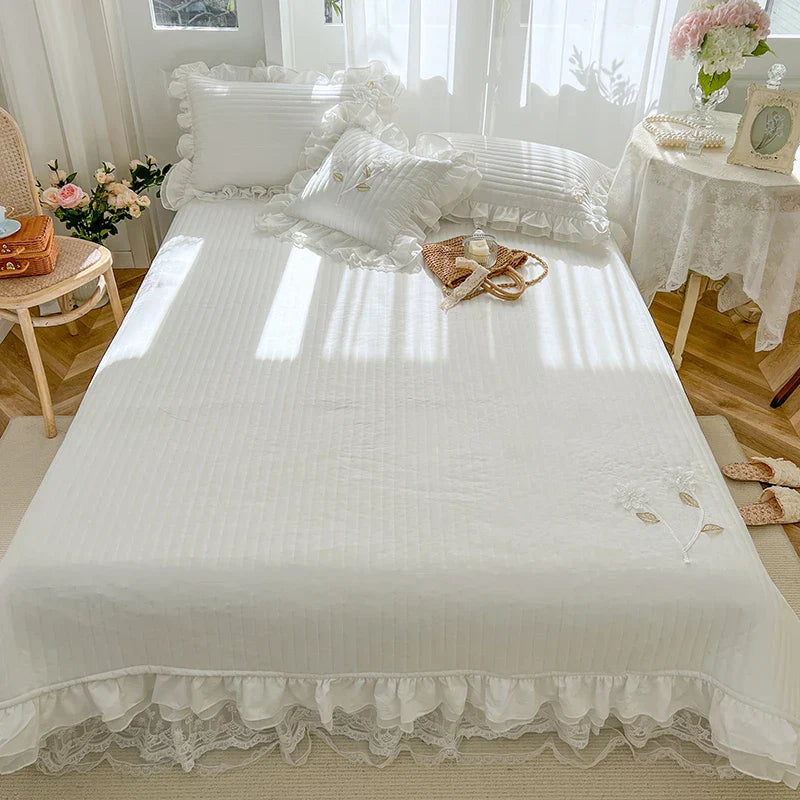 DecorBites™ Handmade Lace Flowers Quilted Bedspread Coverlet Queen Double Mattress Cover