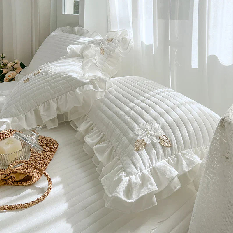 DecorBites™ Handmade Lace Flowers Quilted Bedspread Coverlet Queen Double Mattress Cover