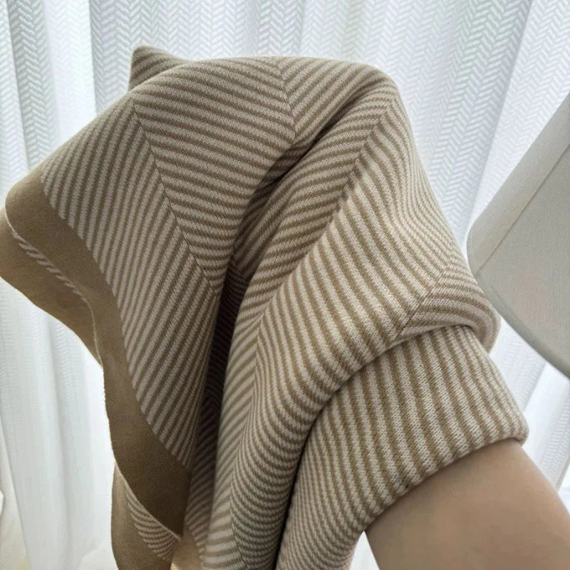 DecorBites™ Cozy Striped Blanket: Multi-Functional for Travel, Office, Car, Sofa & Airplane