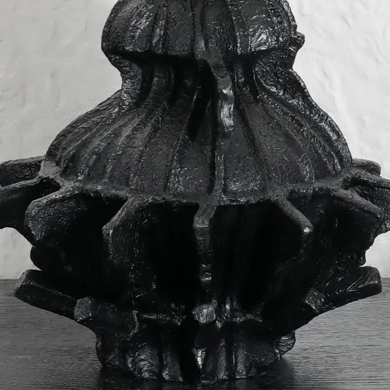 DecorBites™ Abstract Pleated Gear Resin Flower Vase - Home Decoration & Arrangement