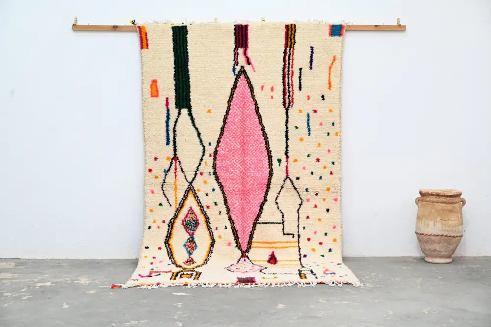 Beige and pink moroccan azilal rug bedroom geometric decor