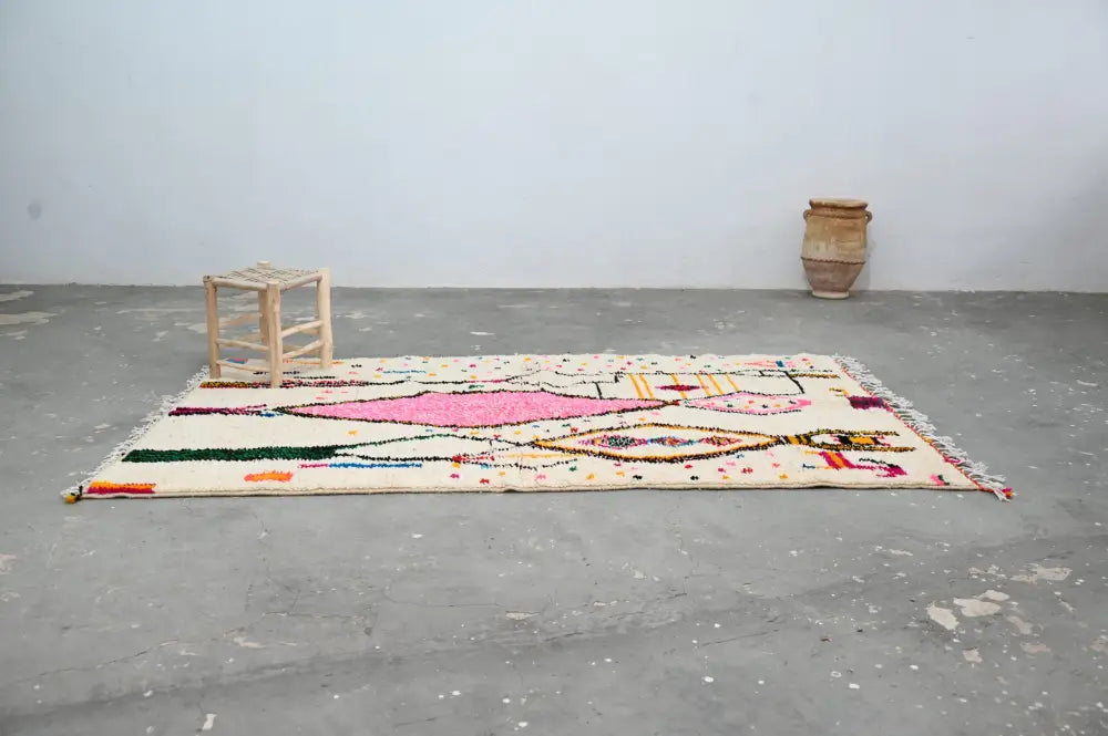 Beige and pink moroccan azilal rug bedroom geometric decor
