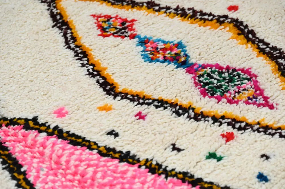 Beige and pink moroccan azilal rug bedroom geometric decor