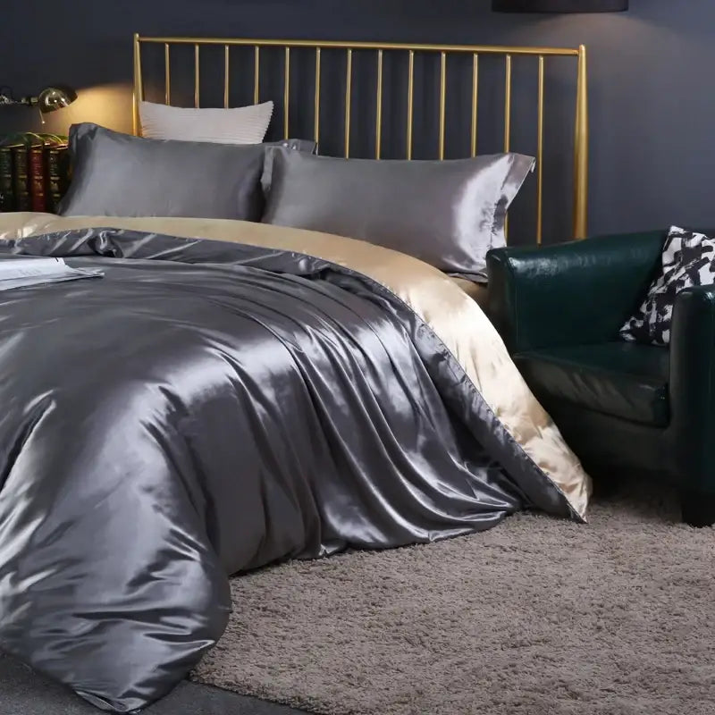 Luxurious emerald green satin duvet cover set bedroom bedding