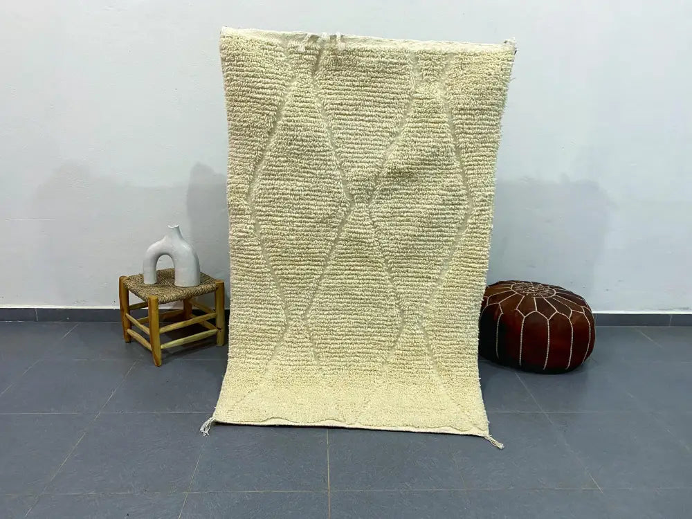 Beni ouarain cream textured moroccan handmade rug – bedroom decor