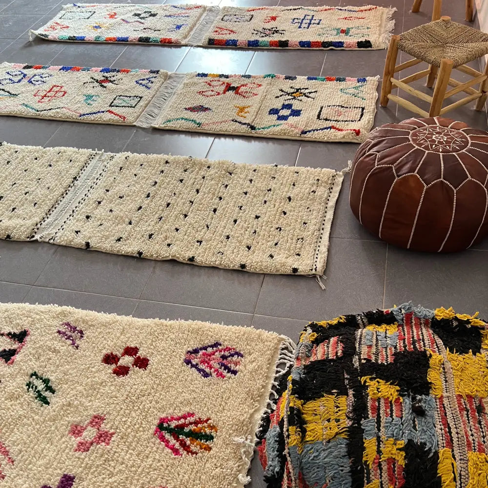 Handmade moroccan beni ouarain off-white wool rug bedroom decor