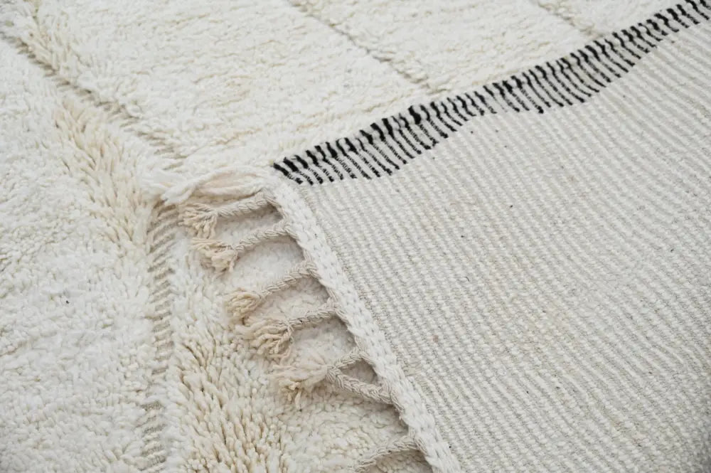 Handmade cream beni ouarain rug – living room zigzag pattern