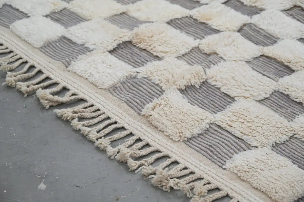 Handmade beige & taupe checkered beni ouarain rug living room decor