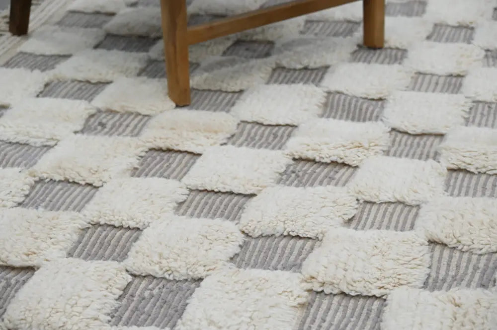 Handmade beige & taupe checkered beni ouarain rug living room decor