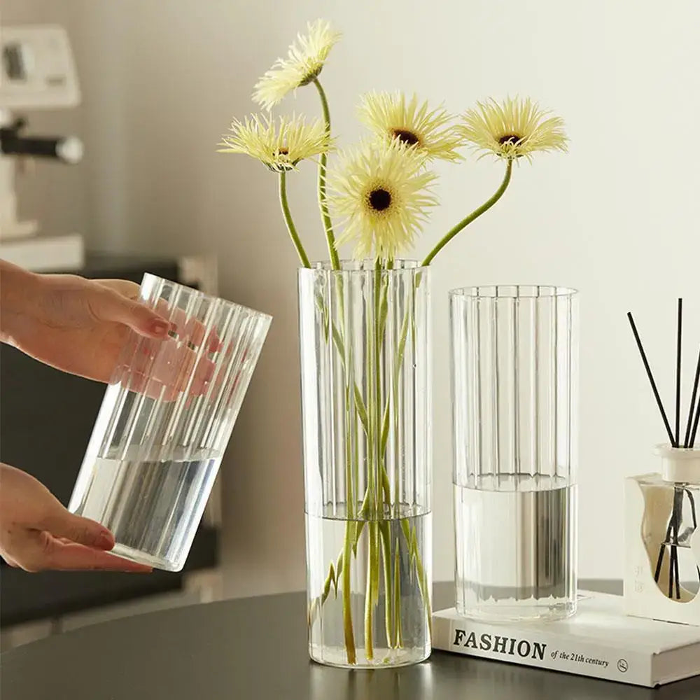 Ribbed shatterproof clear acrylic flower vase for dining room