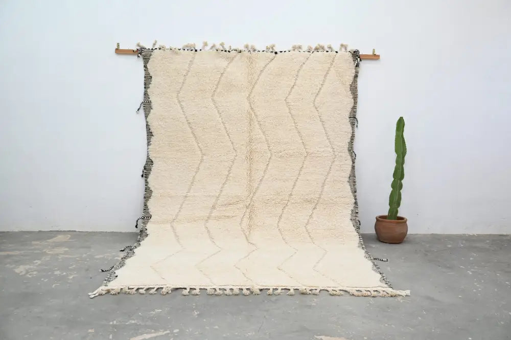 Handwoven cream and black tapis beni ouarain living room rug