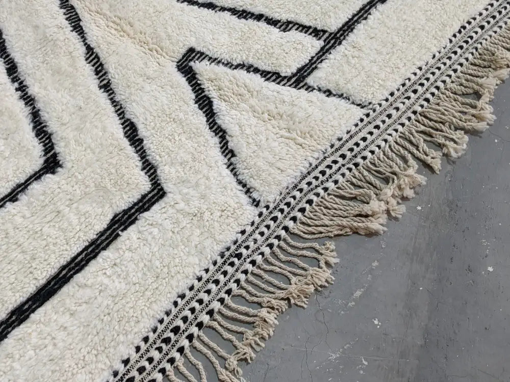 Beni ouarain cream and black geometric rug bedroom decor