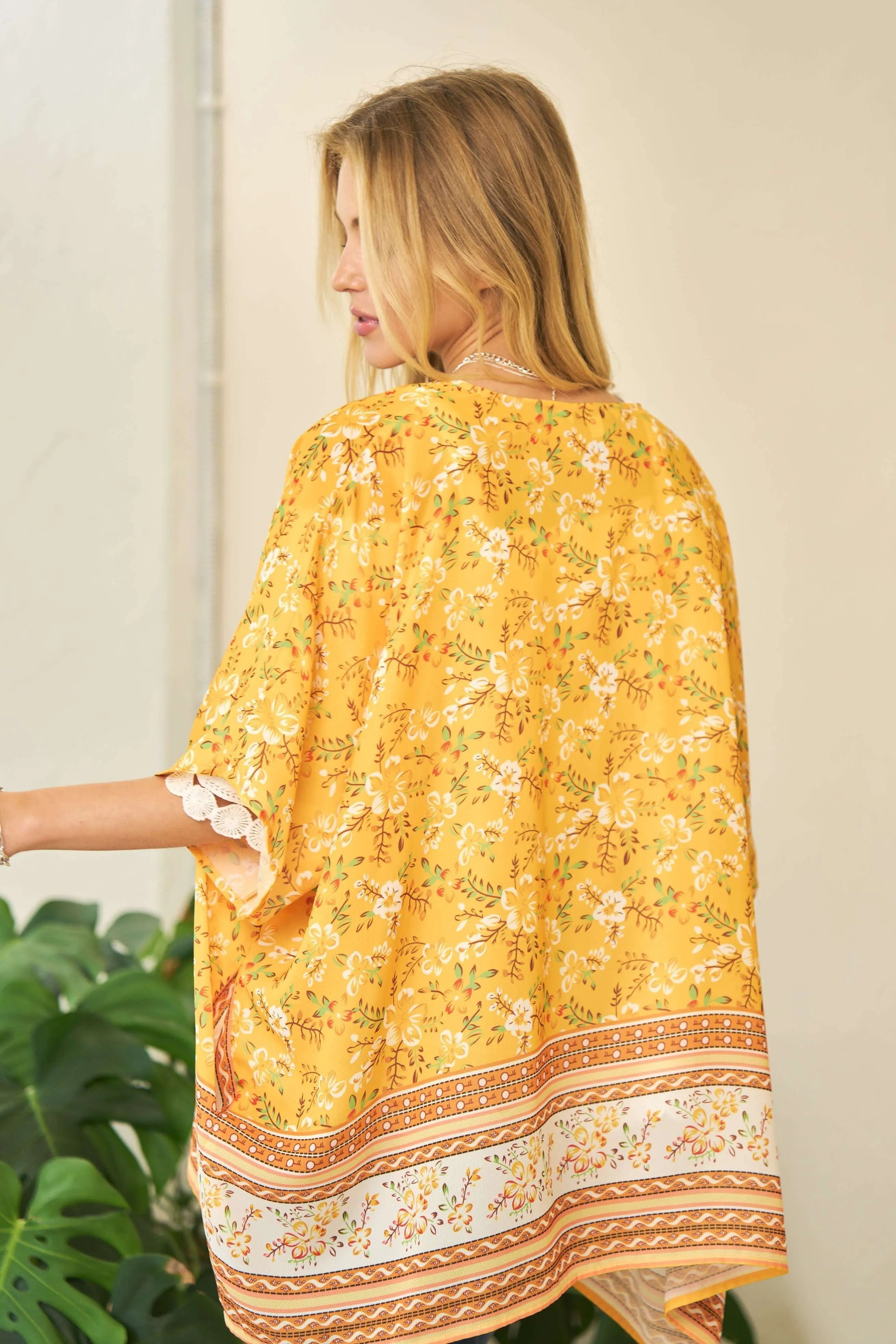 Davi & Dani Floral Printed Short Sleeve Loose Fit Kimono Cover Up