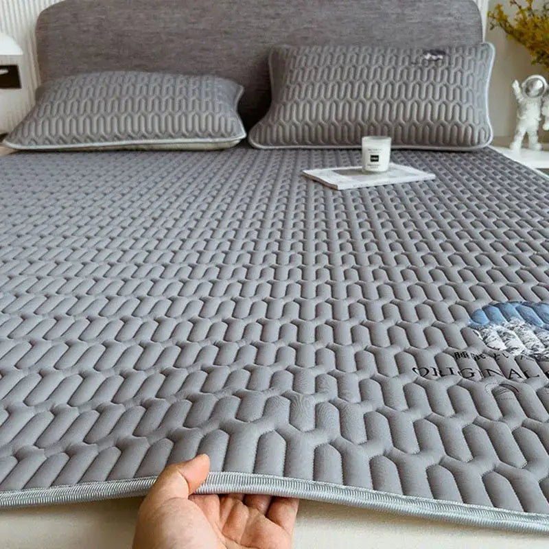DecorBites™ Cooling Latex Bed Mat Set - Thick Summer Quilted Matress Pad & Pillowcases