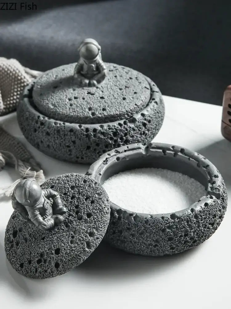 DecorBites™ Cement Astronaut Ashtray with Lid - High Temperature Resistant Cigar Ashtray
