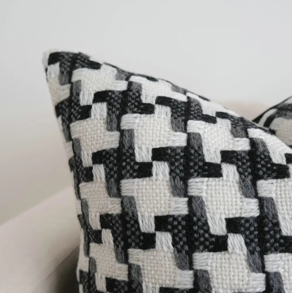 Houndstooth black & white crochet cushion cover living room decor