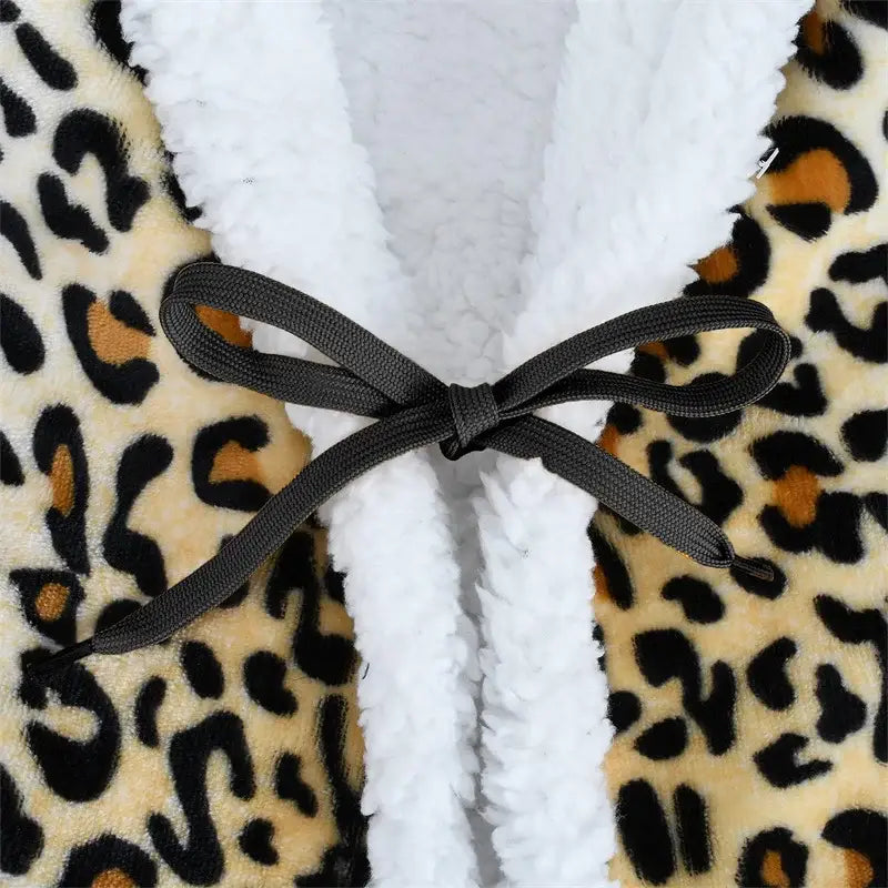 DecorBites™ Leopard Print Warm Wearable Lap Blanket - Soft Flannel Shawl Blanket