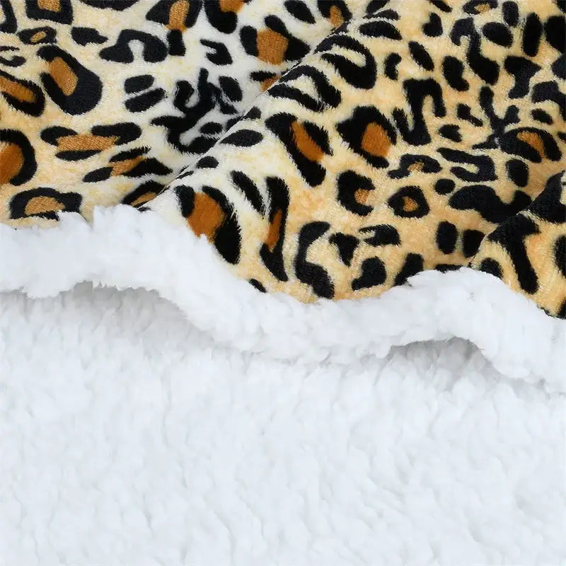 DecorBites™ Leopard Print Warm Wearable Lap Blanket - Soft Flannel Shawl Blanket