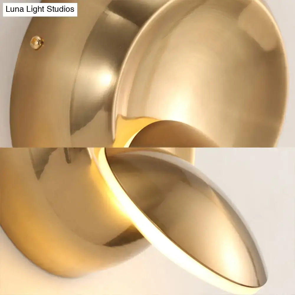 Minimalist black & white circular led wall lamp for stairway