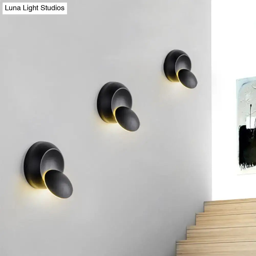 Minimalist black & white circular led wall lamp for stairway
