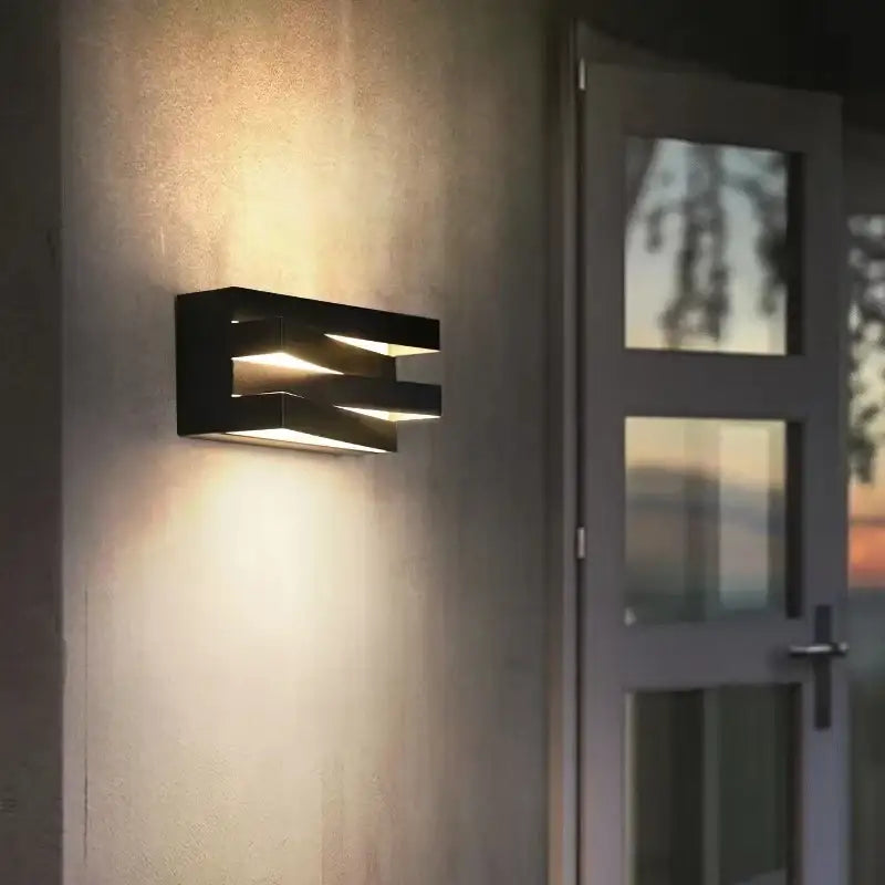Modern black angular metal ip65 outdoor wall lamp for villa porch