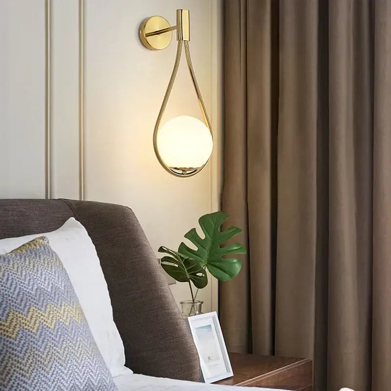 DecorBites™ LED Wall Sconce with G9 Bulb for Indoor Lighting in Black Gold
