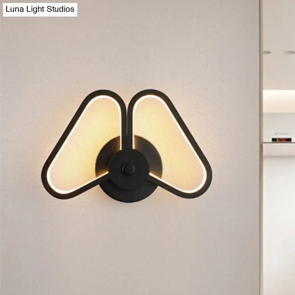 Modern white & black led triangle wall sconce – living room light