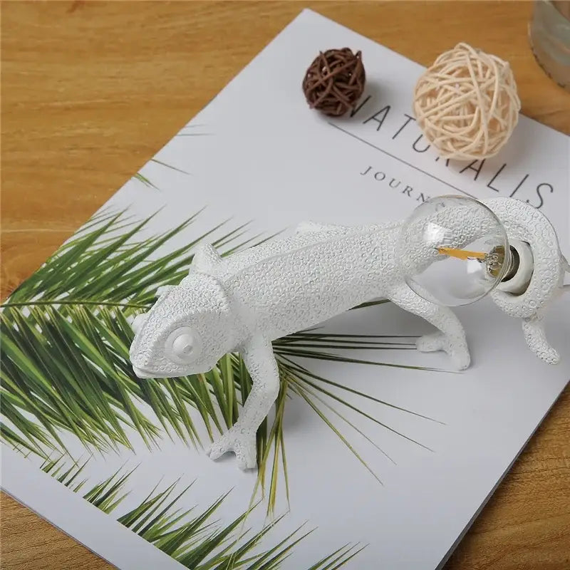 Modern white resin chameleon led table lamp for bedroom reading