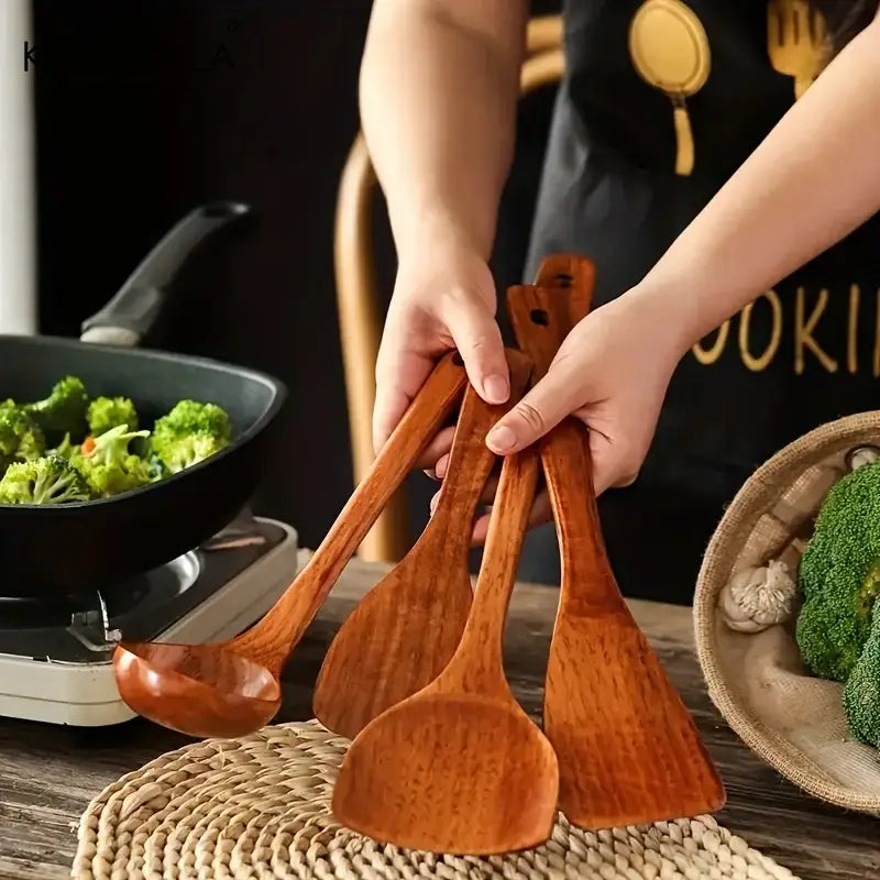 Natural polished 4-piece wooden kitchen utensil set