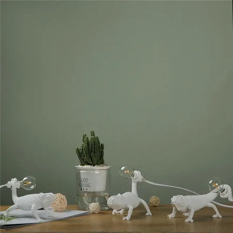 White resin chameleon night light – bedroom reading lamp